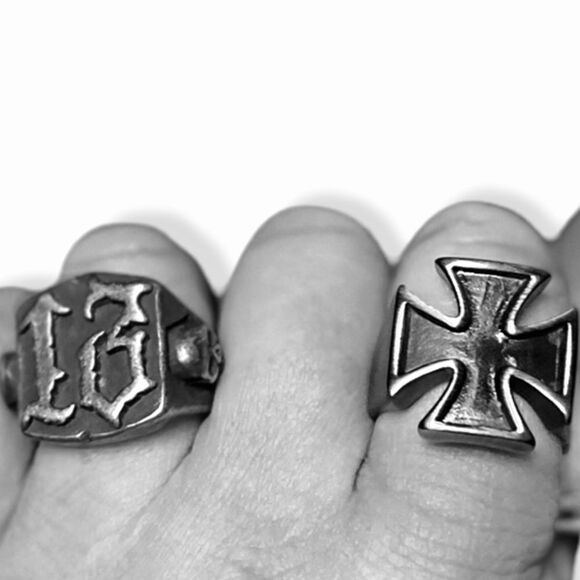 Stainless Steel Black Matte 13 Engraves Skulls Each Side Statement Signet Rings - Picture 3 of 4